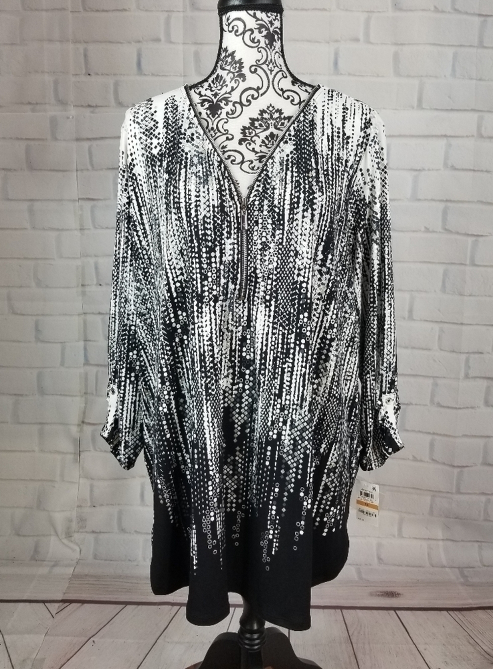 Worthington NWT 1/2 zip front stretch knit top